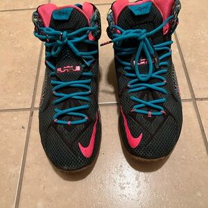 Nike Men’s Black and Pink Athletic Shoes
